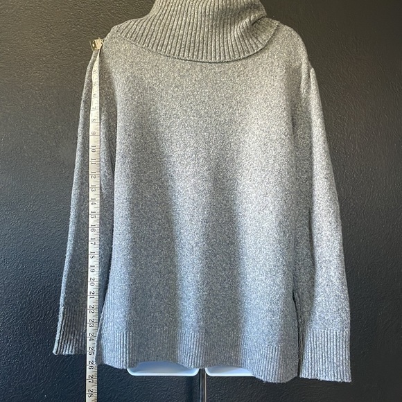 Grey sweater - Picture 7 of 8